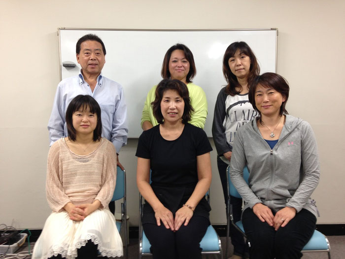 国際CHOセラピスト協会 講師・CHOセラピスト集合写真（前列中央が武田貴美江代表）